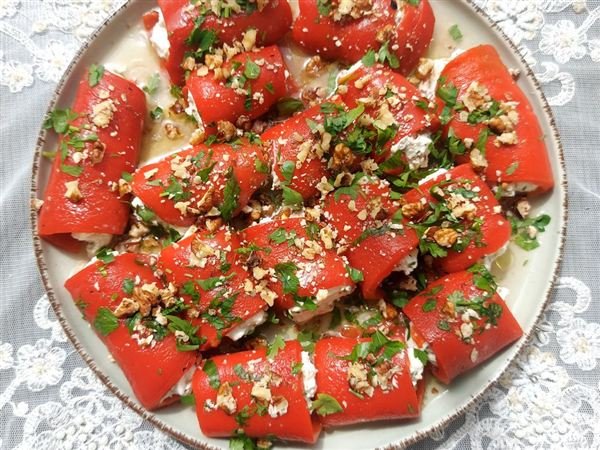 Cevizli Kapya Biber Salatası
