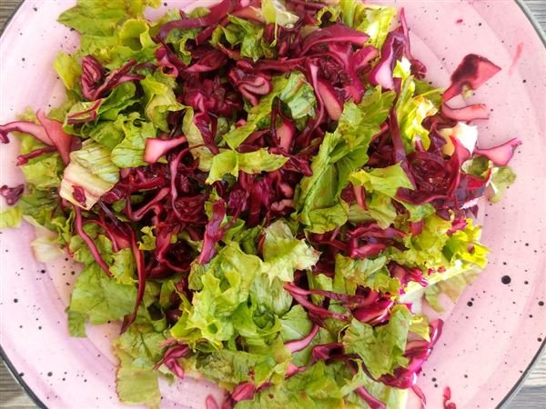 Narlı Kırmızı Lahana Salatası