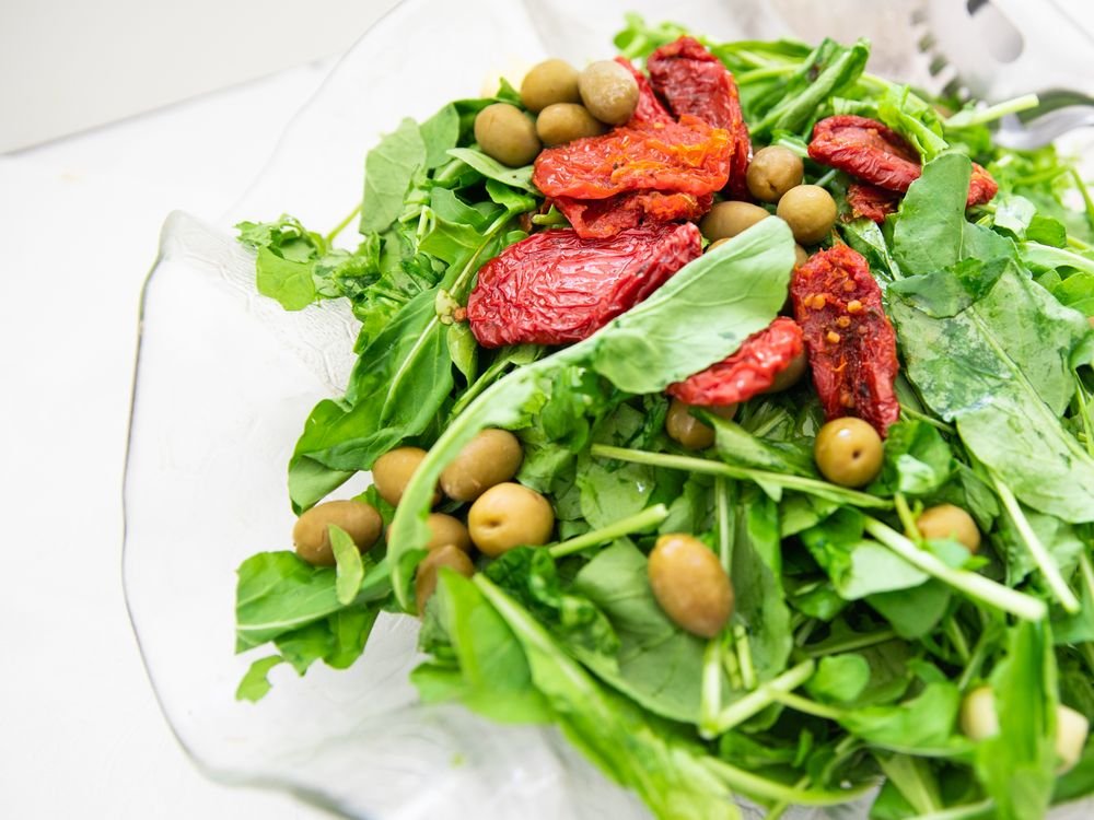 Kuru Domatesli Salata